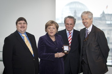 Bundeskanzlerin Angela Merkel erhält Europapreis